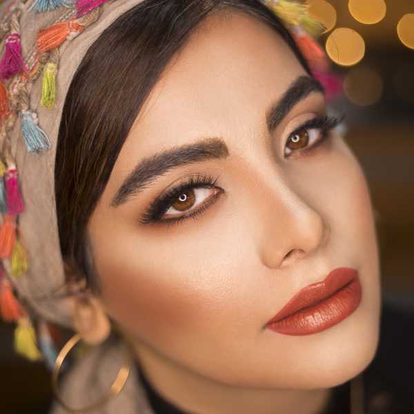 Femme modele avec maquillage libanais